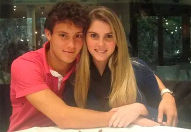 Bárbara Evans oficializa namoro com jogador do São Paulo