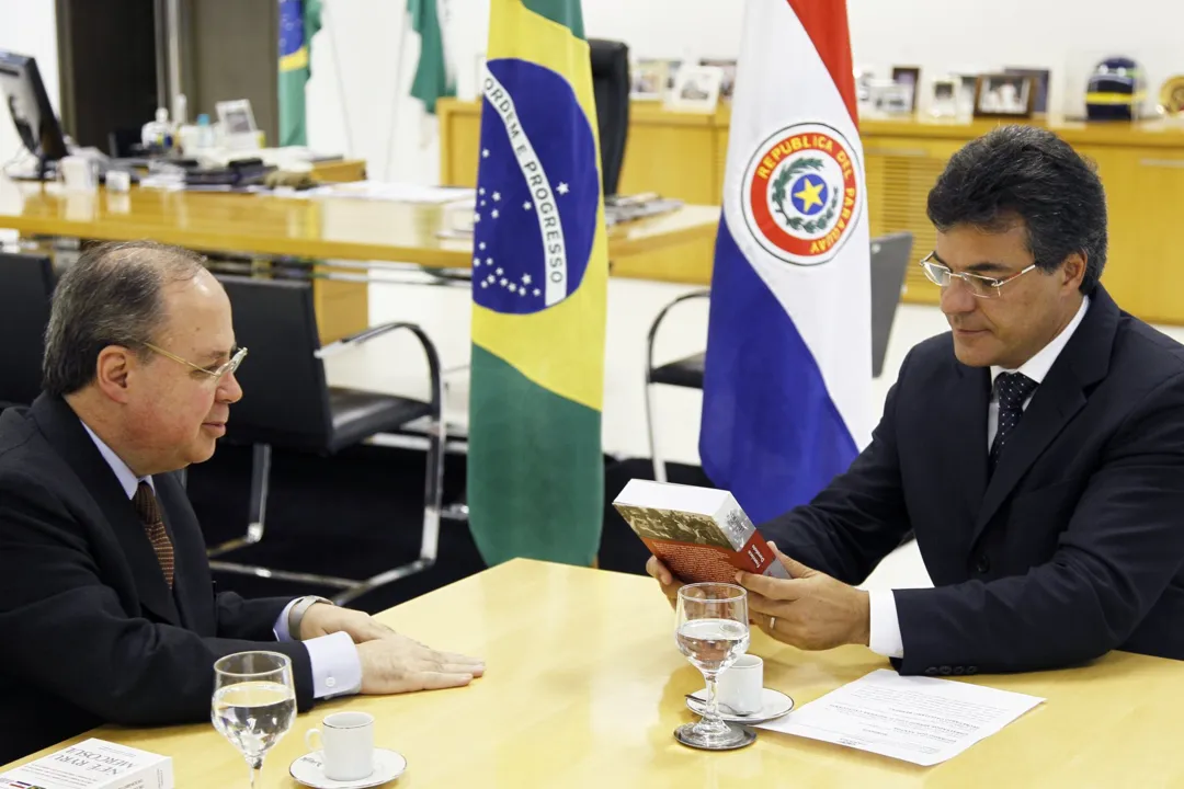  Governador Beto Richa recebe o embaixador do Brasil no Paraguai, Eduardo dos Santos