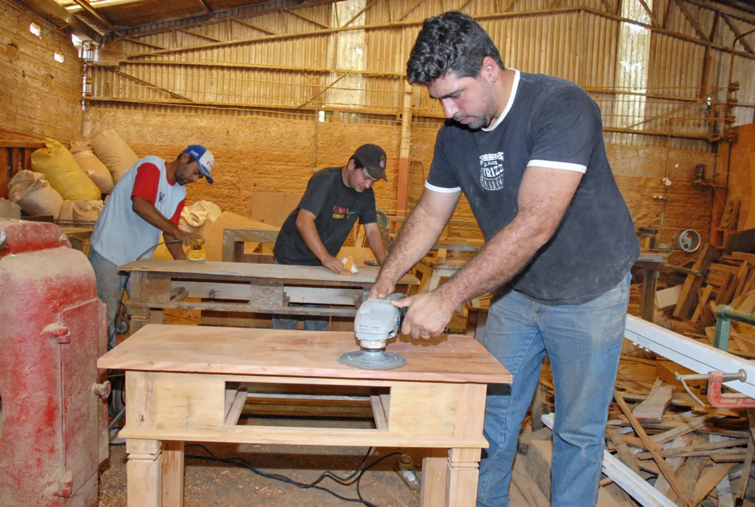 A madeira de peroba é rara e resistente, normalmente é utilizada em construções antigas