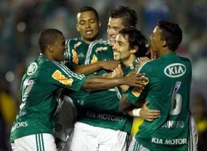  Palmeiras vence Coritiba e fica perto do título da Copa do Brasil