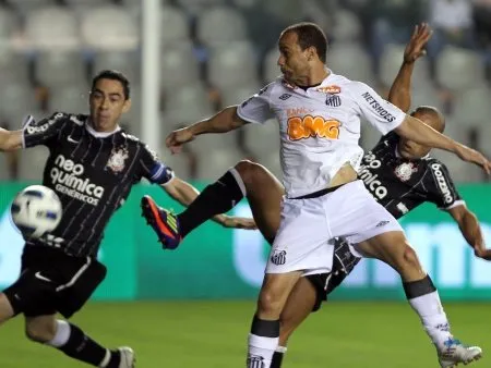 Corinthians e Santos fizeram um jogo de muita disputa na marcação 