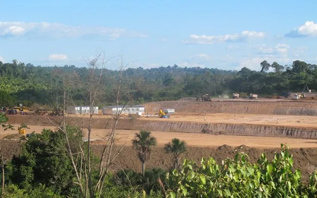  Local onde estão sendo construídos acampamentos para abrigar trabalhadores da usina