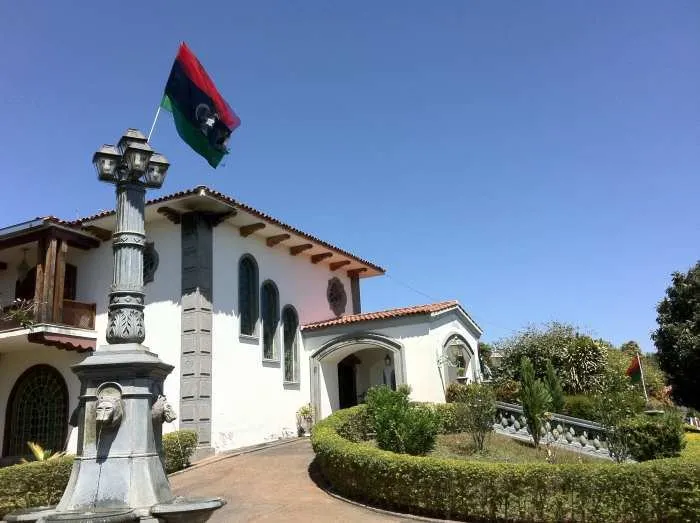 Embaixador da Líbia reconhece o governo de transição e diz que continua no Brasil