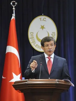  Ministro das Relações Exteriores turco, Ahmet Davutoglu, durante entrevista para a imprensa nesta sexta (2) 