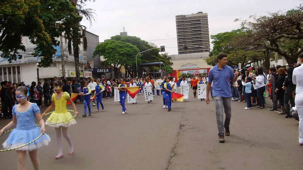 Cidadania através da arte com patriotismo no 7 de Setembro em Apucarana