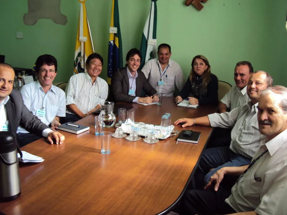 Regina recebeu os representantes da Sanepar em seu gabinete, na Prefeitura de São Pedro 