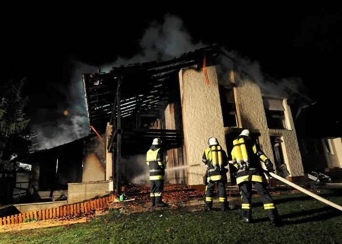  Jogador brasileiro é suspeito de queimar a própria casa