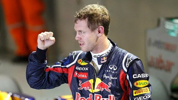  Perto do bicampeonato, Sebastian Vettel comemora sua 11ª pole position na temporada 2011