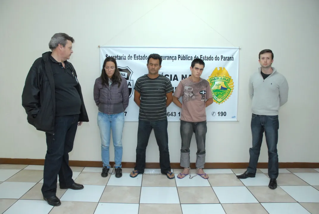  Delegado Gabriel Junqueira, Carolina de Oliveira, Emerson gregório e Diego Pedroso e o delegado adjunto Ricardo Casanova