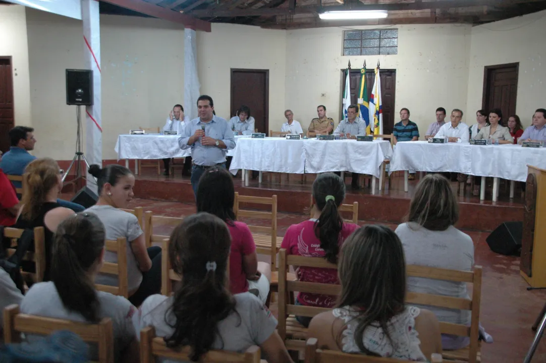  Vereadores ouvem moradores do Pirapó e explicam como funciona a estrutura do Poder Legislativo