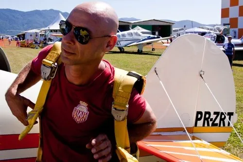Queda de avião em Curitiba mata piloto "Ratão", de Jandaia do Sul