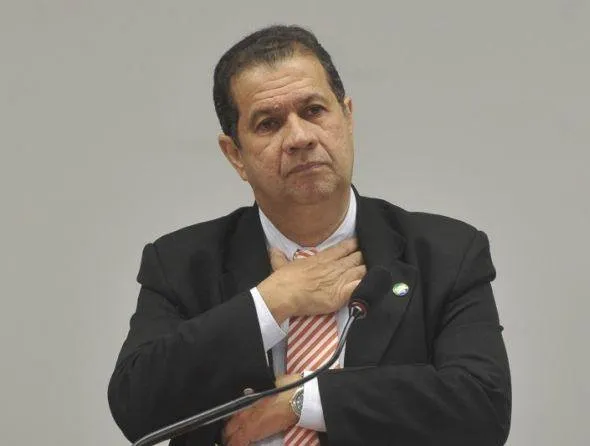 Reeleito presidente do PDT, Carlos Lupi não garantiu apoio imediato à reeleição da presidente Dilma em 2014