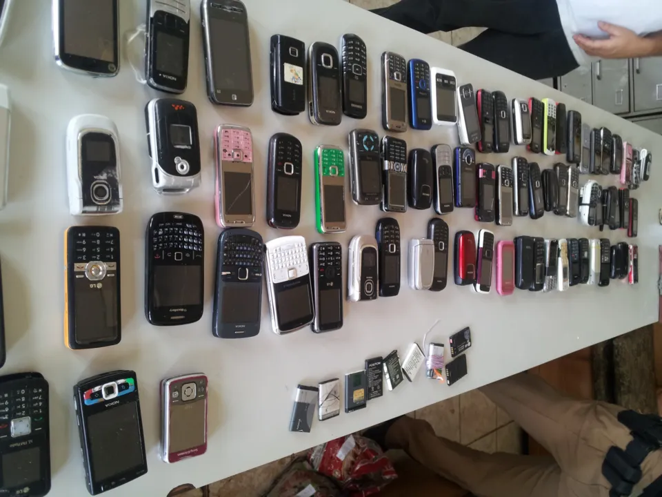 Apreensões de celulares têm ocorrido com frequência em Apucarana
