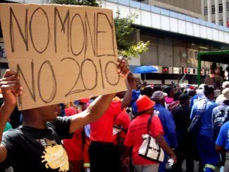  A África do Sul vem enfrentando vários problemas como ameaças terroristas e greves