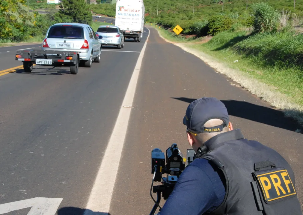 1,5 mil motoristas foram punidos pela Polícia Rodoviária Federal (PRF) no primeiro fim de semana de vigência dos novos valores de multas de trânsito     - Foto:  Arquivo