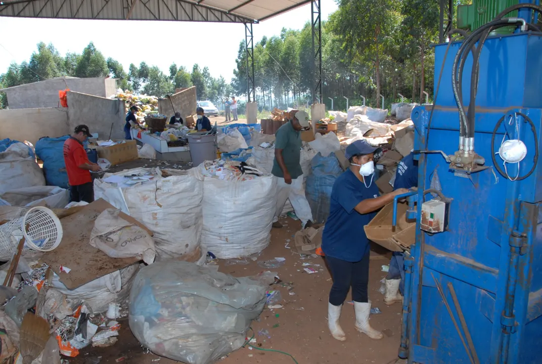  Lixo sustenta famílias em Borrazópolis