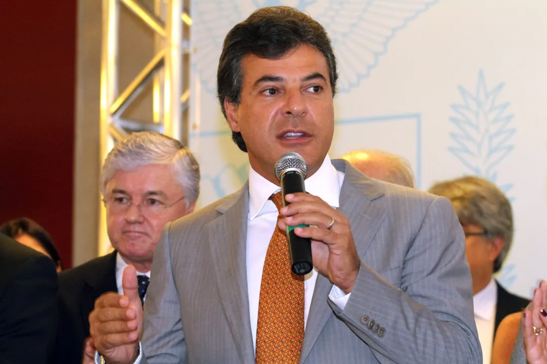 O governador do Paraná, Beto Richa (PSDB), entrou em férias nesta terça-feira (22) e já viajou para a Europa