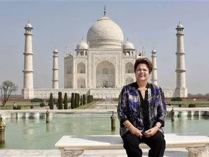 Dilma chega ao Brasil após passar semana na Índia