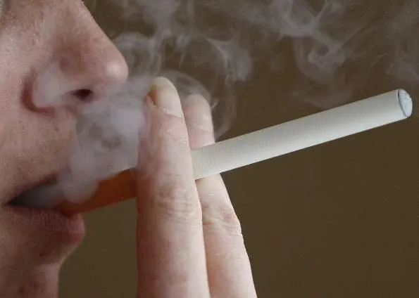 Deputados aprovam multa de R$ 200 para fumantes