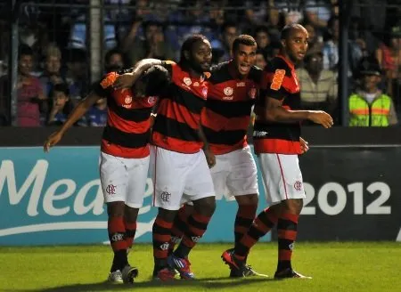Fla vence com gol no fim e segue vivo na Libertadores