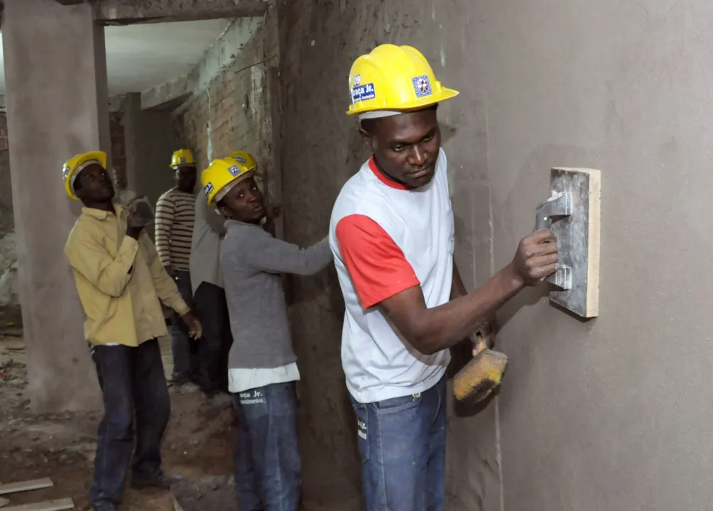 Parte dos haitianos está empregada na construção civil