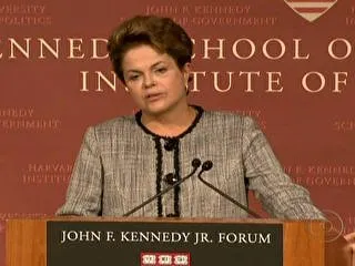Dilma Rousseff assina acordos com instituições americanas de ensino