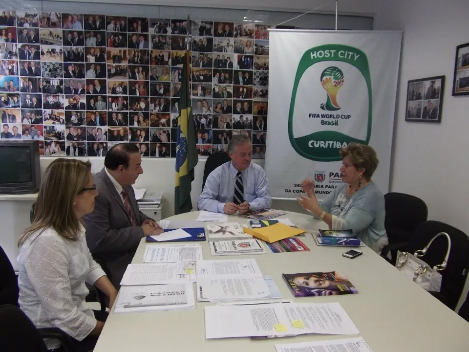  Secretário Mario Celso Cunha, secretária Elizabeth Silveira e assessores da Secretaria da Copa do Mundo 2014.
