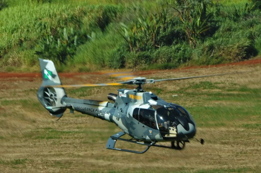 Jovem que caiu de telhado em Bom Sucesso é transportado de helicóptero até hospital (Divulgação)