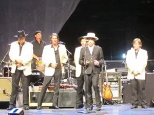  Bob Dylan e seu quinteto no final do show