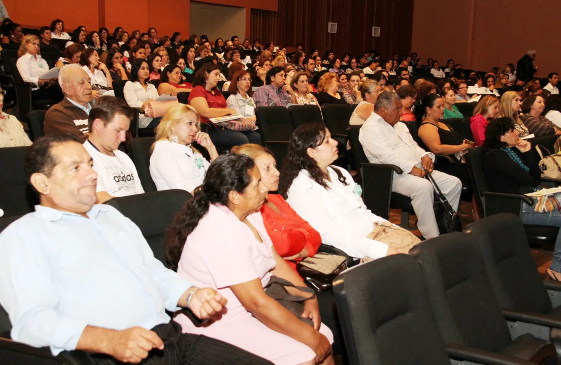  Seminário em Apucarana discute caminhos  da Educação para Jovens e Adultos