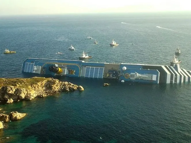 Artistas do Costa Concordia querem indenização por naufrágio