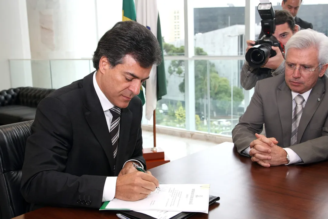 Richa assina decreto que assegura transparência nas informações do Estado 