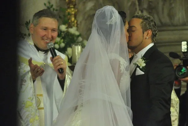 Belo e Gracyanne Barbosa se casam no religioso