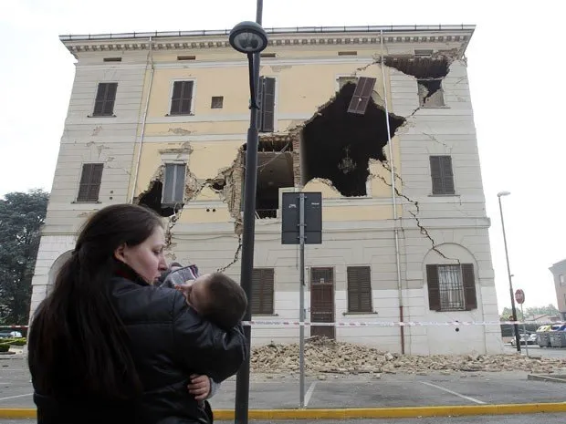 Tremor de 5,9 graus no norte da Itália deixa mortos e feridos