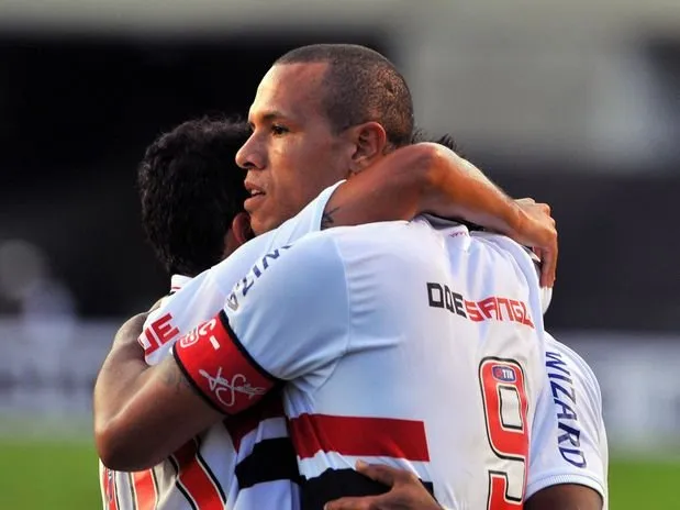 Mesmo com um jogador a menos, São Paulo vence o Coritiba