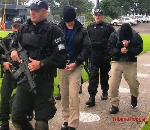Oito policiais rodoviários federais são presos por corrupção no Oeste