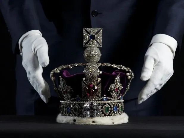 Coleção de joias da coroa britânica tem maior diamante já encontrado