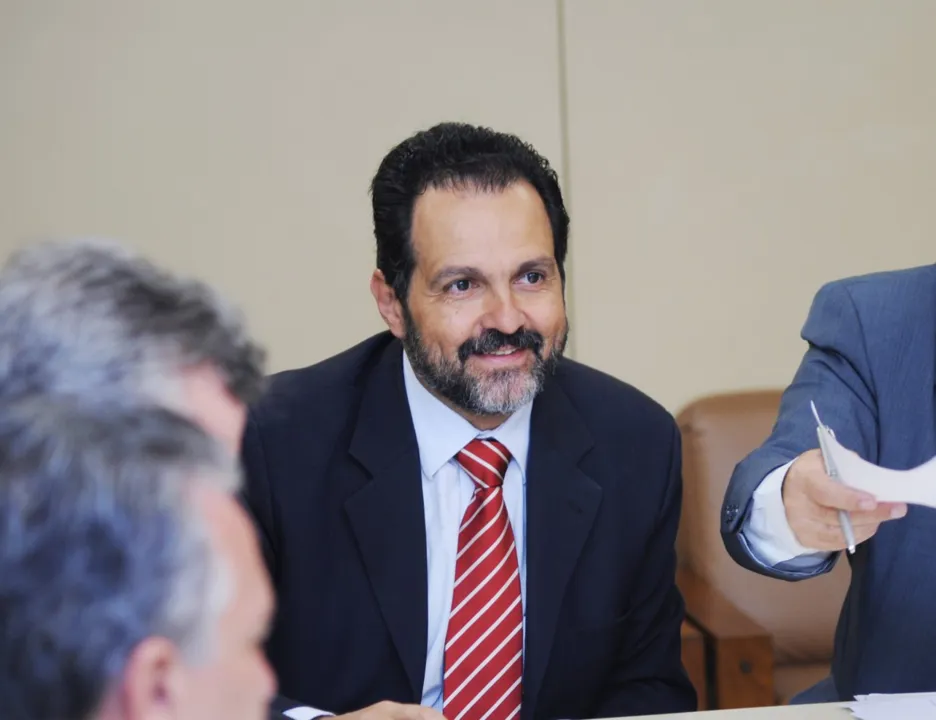 O governador do Distrito Federal, Agnelo Queiroz, apresentou hoje (13) à CPMI do Cachoeira cópias das declarações de Imposto de Renda dele e de sua mulher