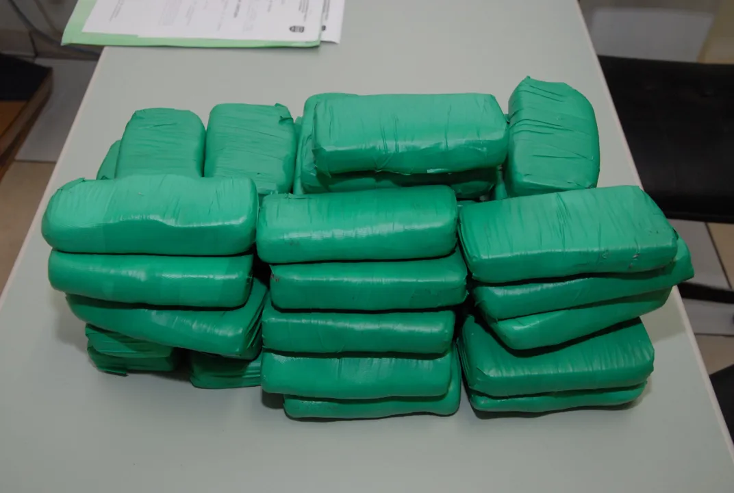 PRF apreende 11 quilos de cocaína em Mauá da Serra