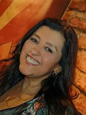 Regina Casé diz ter ficado com carrapatos em festa junina
