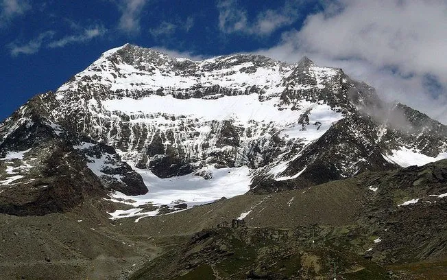 Cinco alpinistas morrem em queda nos Alpes suíços 