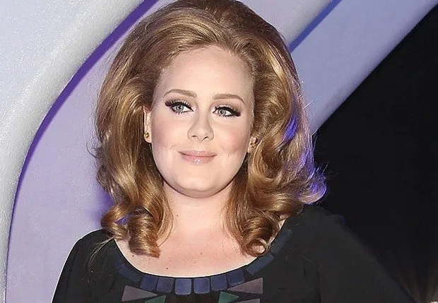 Adele grava canções de ninar para o primeiro filho