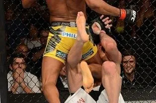 Chael Sonnen entrará com uma apelação contra a joelhada desferida por Anderson Silva no UFC 148