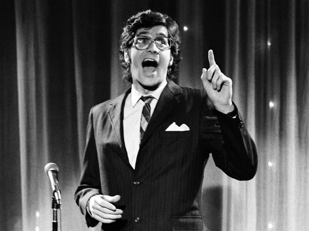 Morre o comediante Tom Davis, do 'Saturday Night Live'