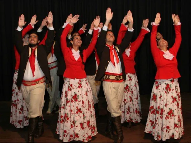 Grupo folclórico do Paraná se prepara para apresentações na Europa