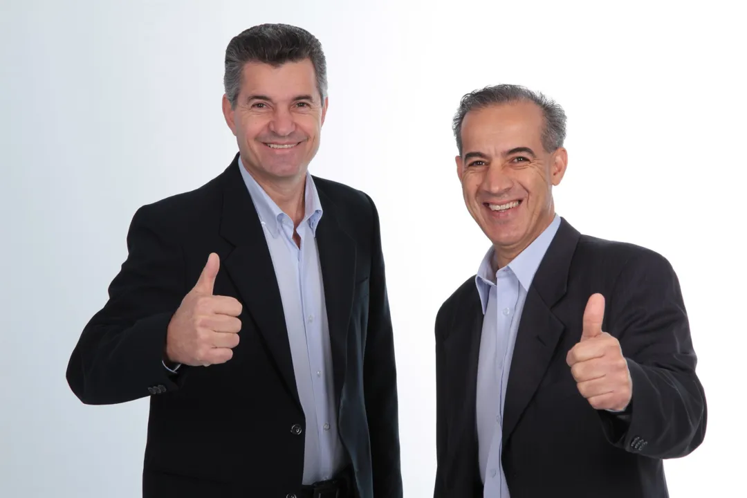  Sérgio do Cristma e seu candidato a vice, Aldivino Marques, o Val: apoio do governo Richa no rádio e na televisão