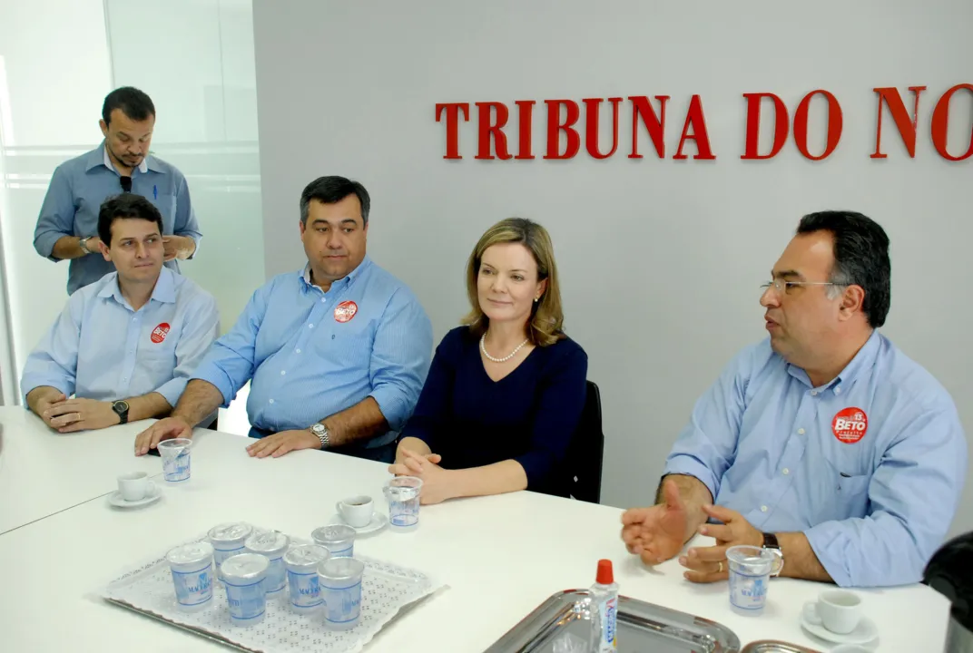 Beto Preto em visita à Tribuna, junto com a ministra Gleisi Hofmann, o deputado André Vargas e o candidato a vice, Júnior da Femac