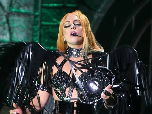 Fãs de Lady Gaga não poderão acampar na porta dos shows  