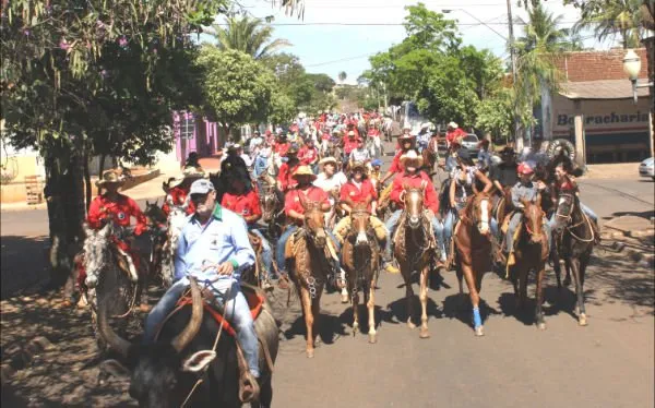 Uma cavalgada realizada recentemente em prol do asilo São Vicente, de Kaloré, teve grande participação de cavaleiros