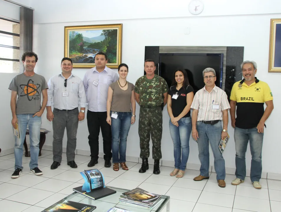 Integrantes do Numap e do Empreender, reunidos com representantes do 30º. BIMTz de Apucarana  